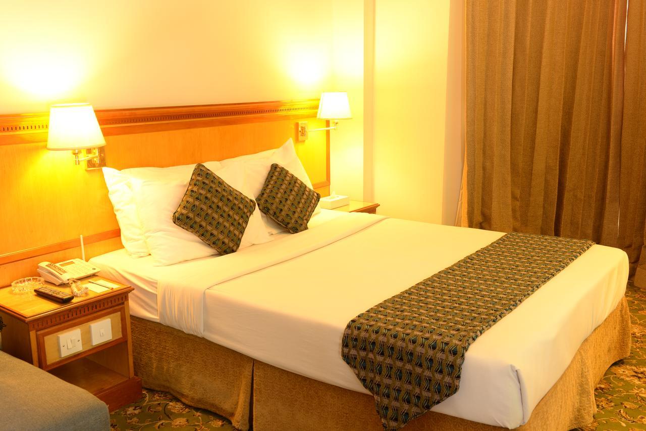 Phoenicia Hotel Manama Exterior photo