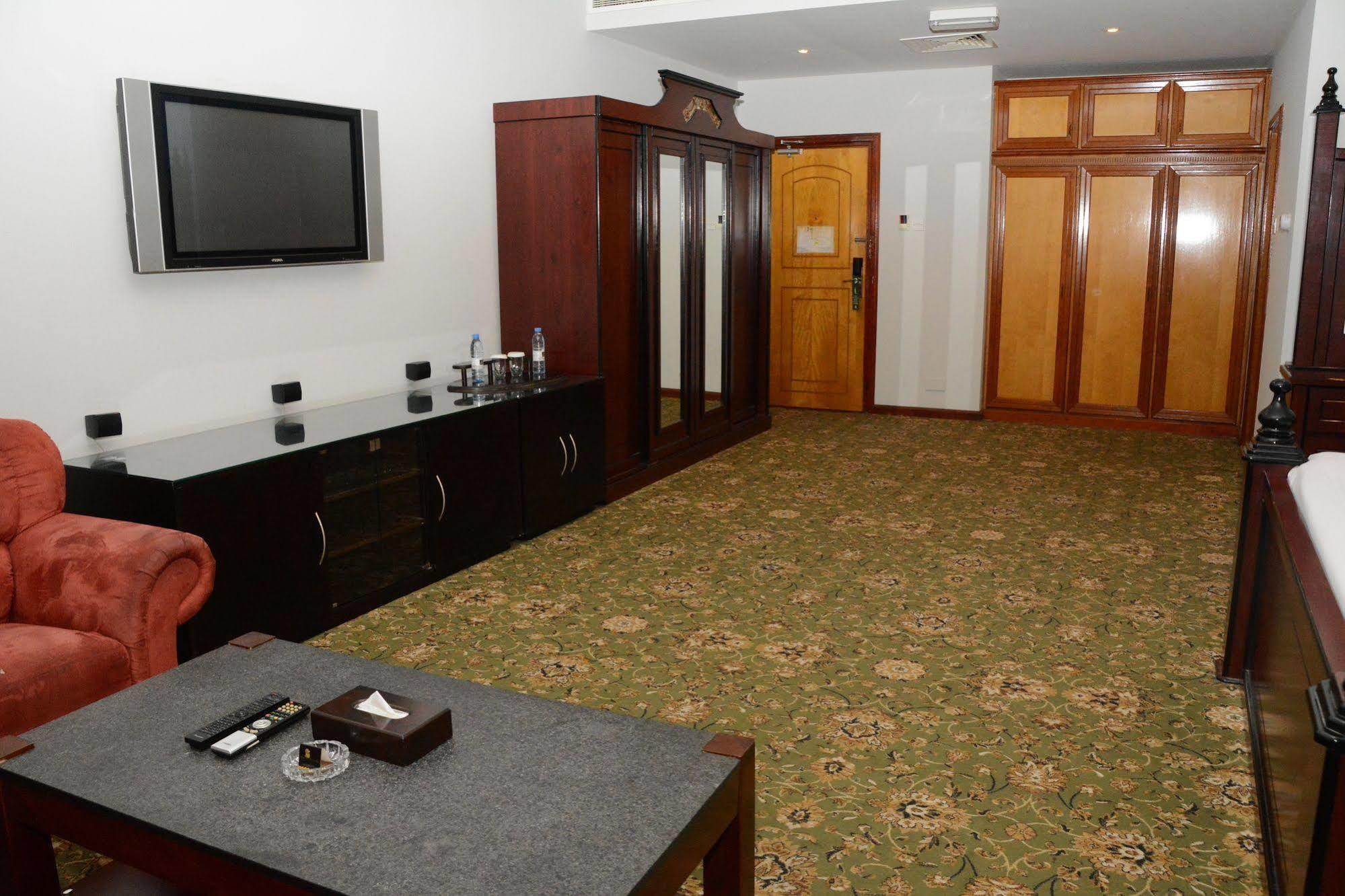 Phoenicia Hotel Manama Exterior photo